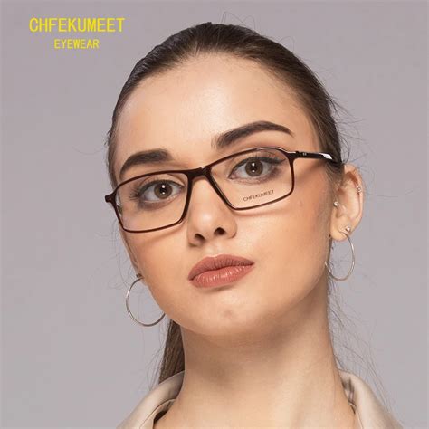 woman thin frame glasses square